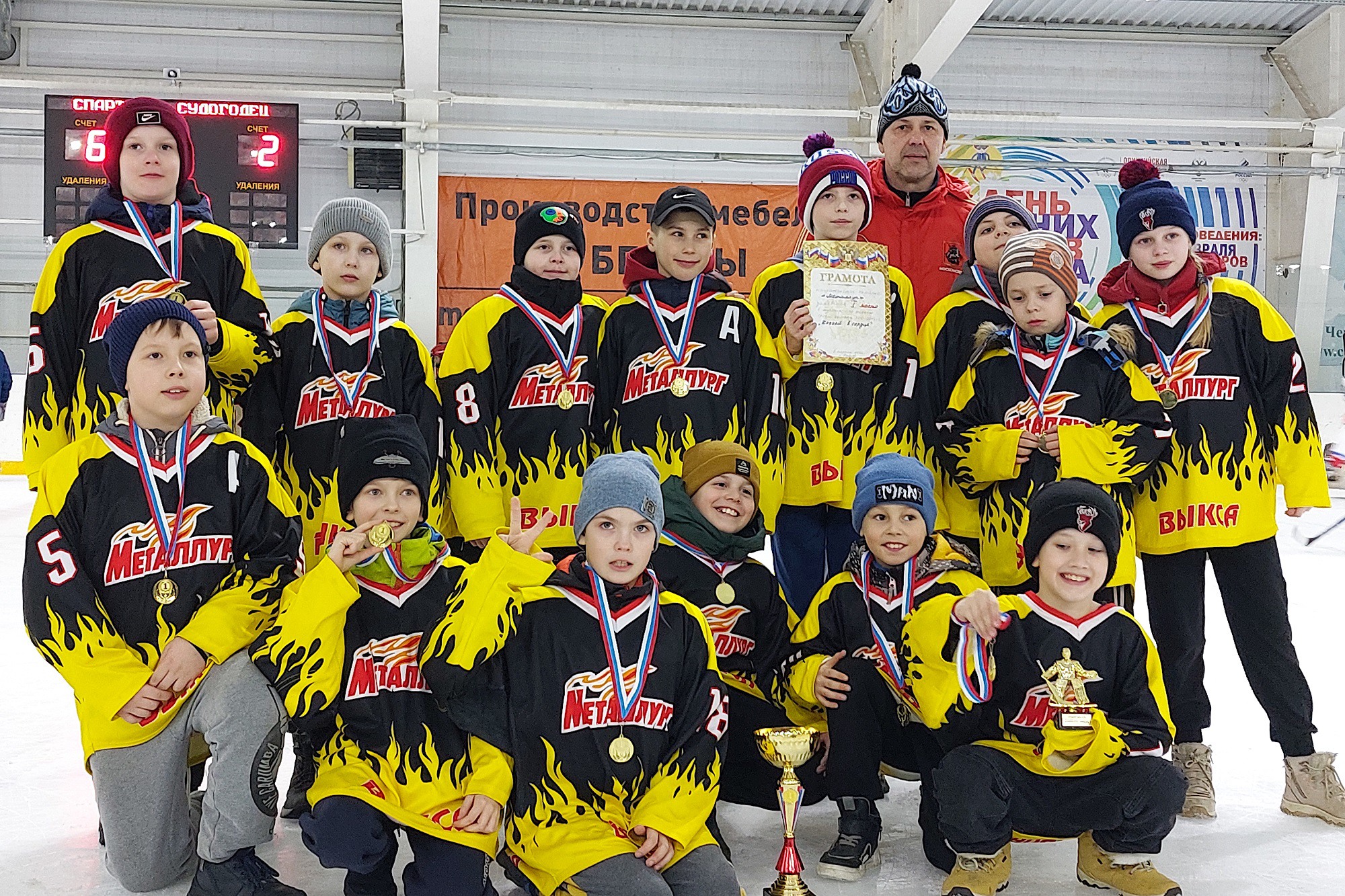 Юные хоккеисты победили на турнире в Коврове