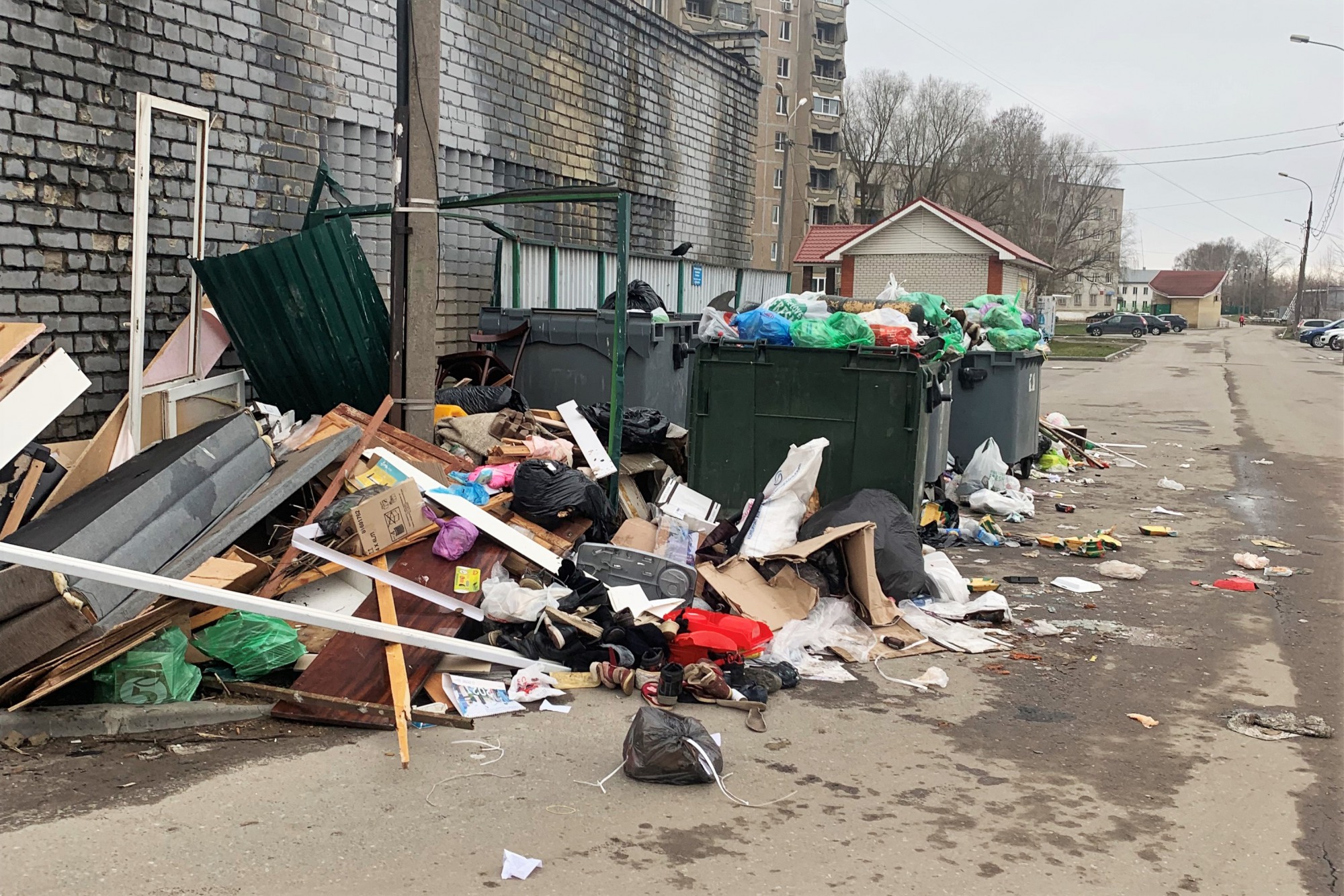 Почему не вывозят мусор с улицы 1 Мая