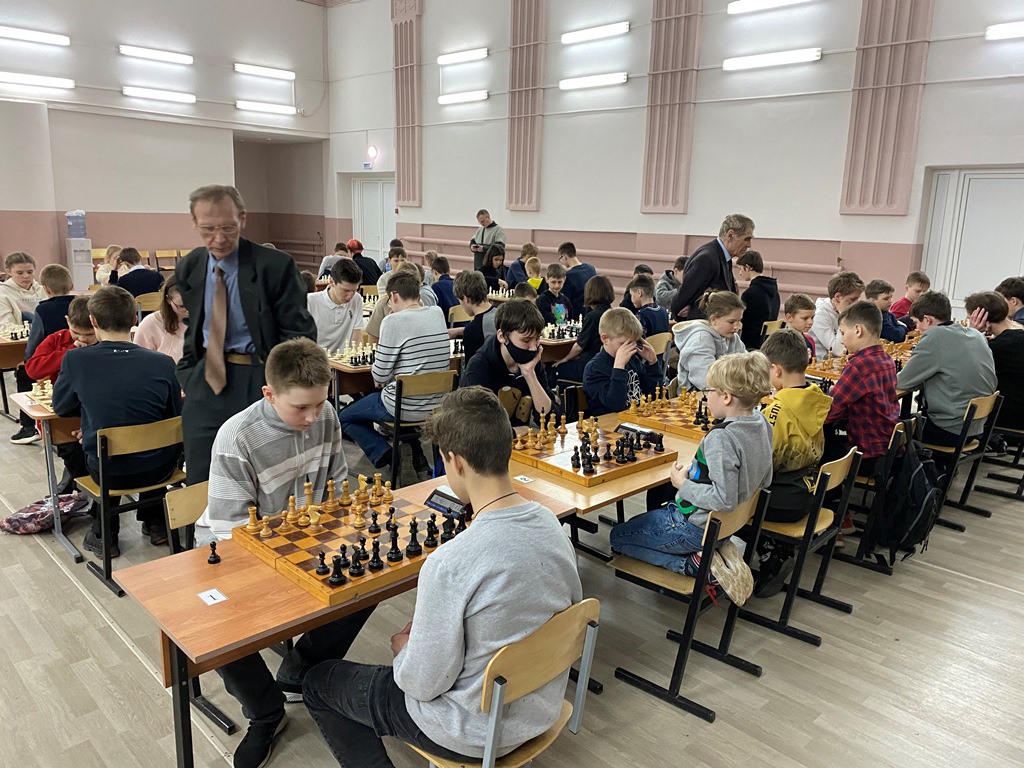 Восемь шахматистов попали на пьедестал в зональном первенстве