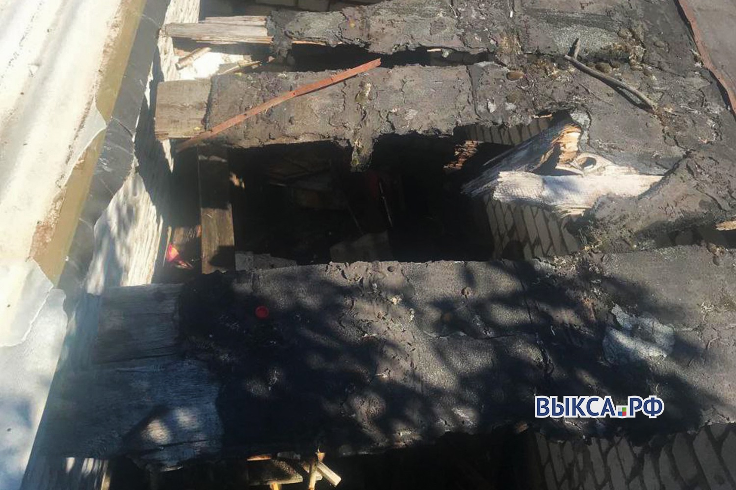 Сотрудники МЧС потушили гараж на улице Осипенко