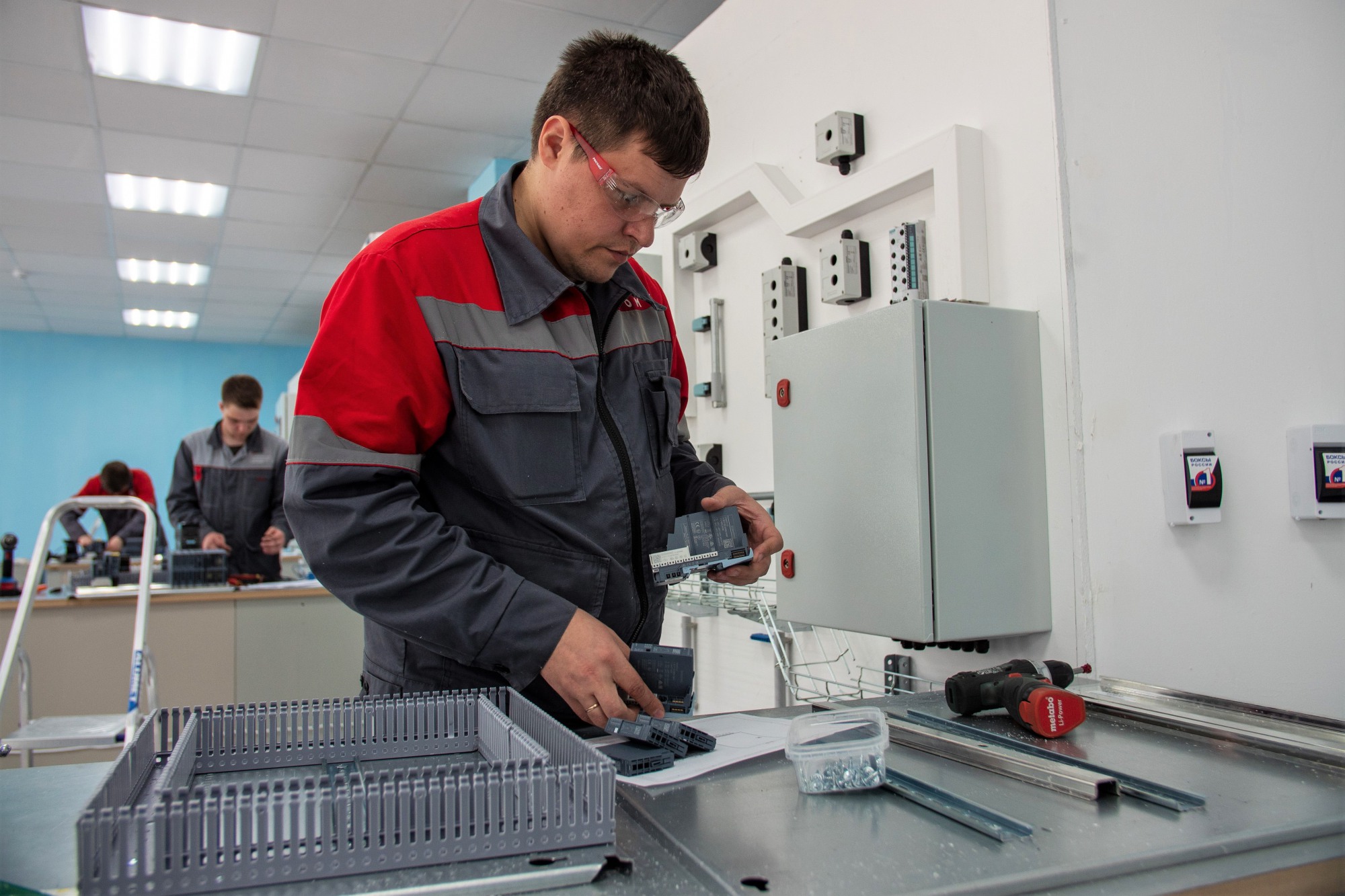 ОМК поощрила лучших работников на 2 млн рублей