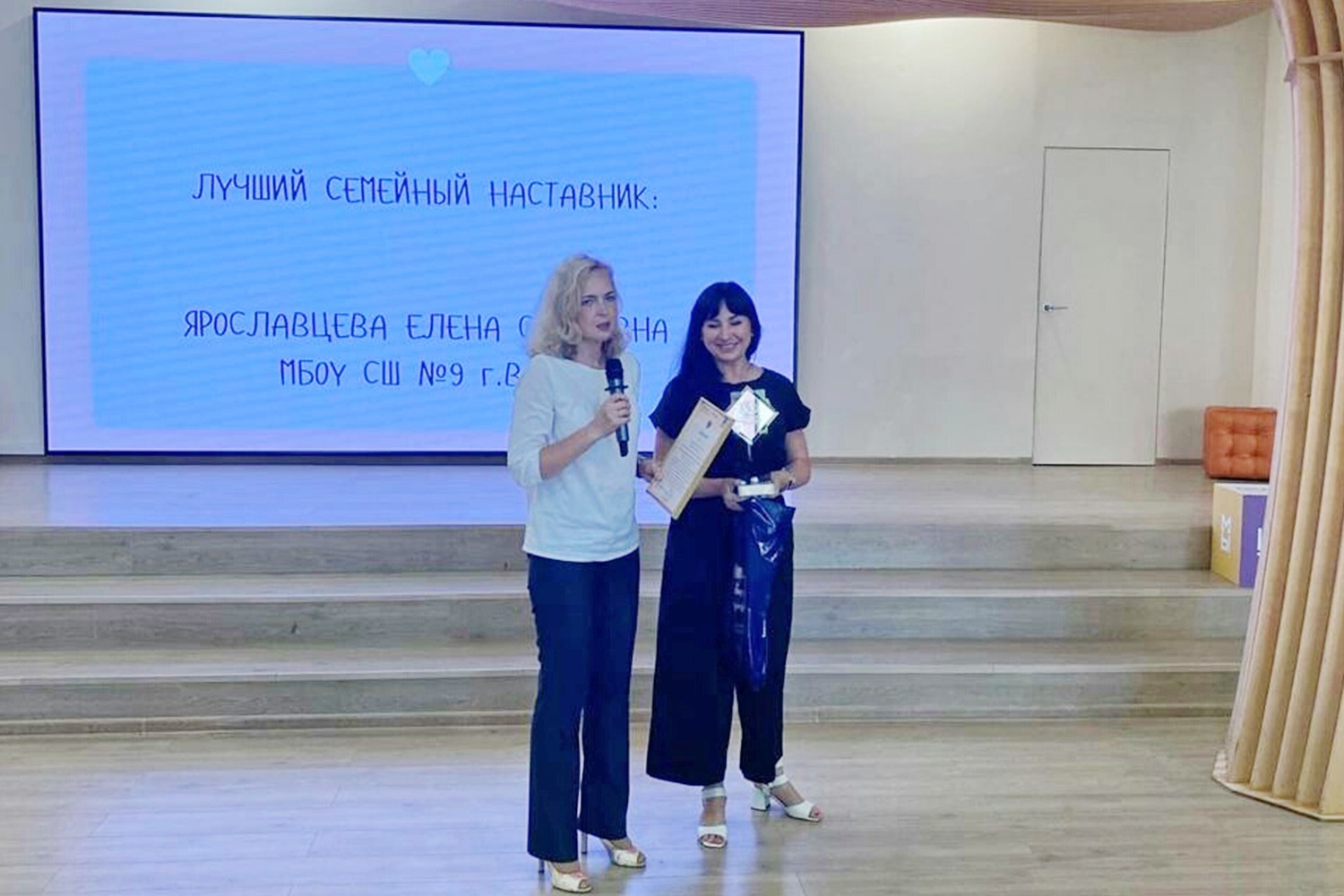 Елену Ярославцеву признали лучшим семейным наставником в регионе
