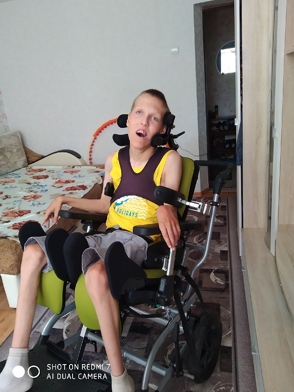 Тимофею Королевскому привезли новую инвалидную коляску