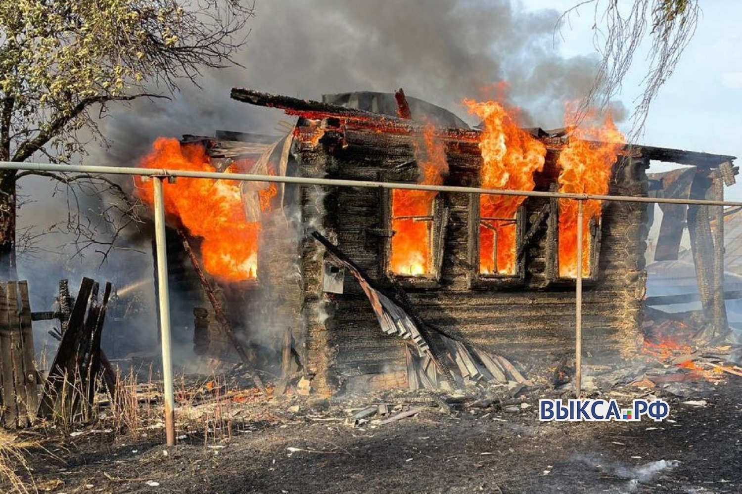 Дом, дача и надворные постройки сгорели из-за неосторожного обращения с огнём