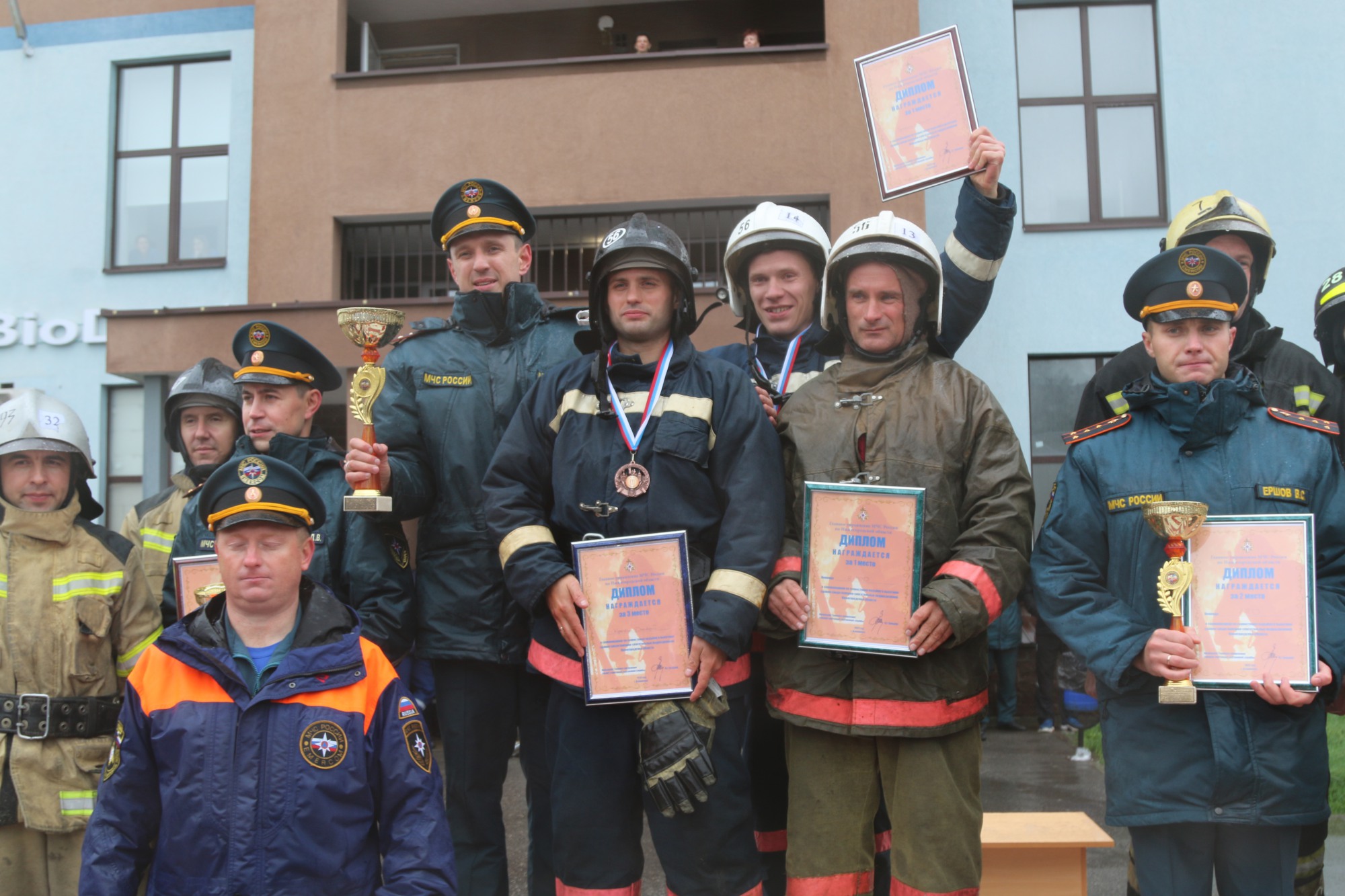 Пожарные из Выксы выиграли соревнования по скоростному подъёму по лестнице