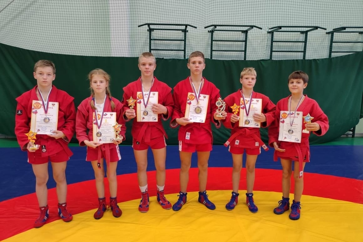Юные самбисты завоевали 20 медалей в Москве и Подмосковье