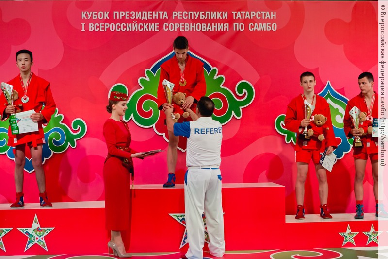 Четыре медали завоевали самбисты на Кубке президента Татарстана