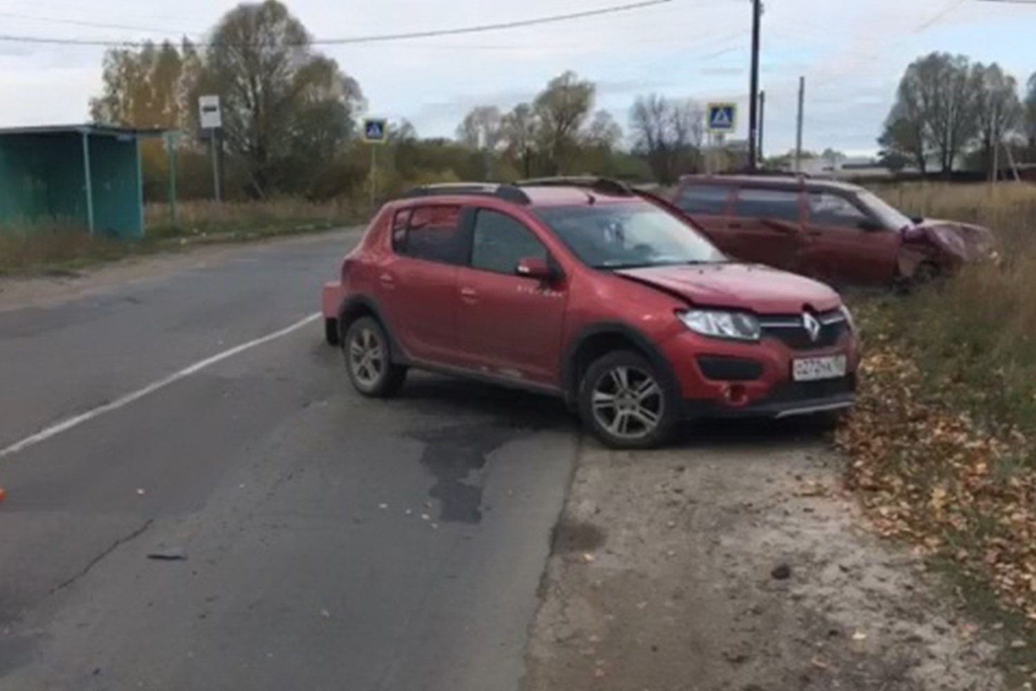 Двух водителей госпитализировали после ДТП в Шиморском