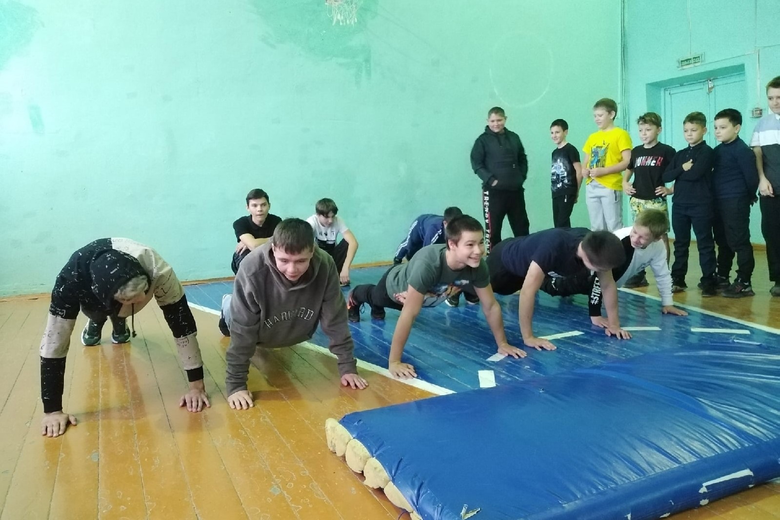 Школьники из Ближне-Песочного прошли мастер-класс по ГТО
