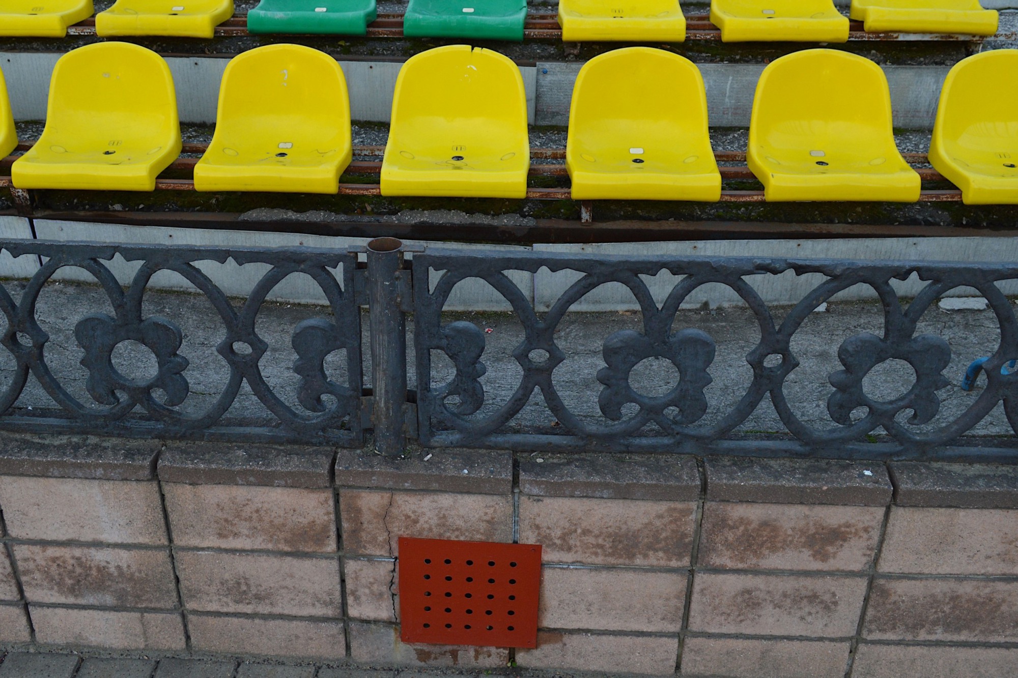 Трибуны на стадионе «Металлург» отремонтируют