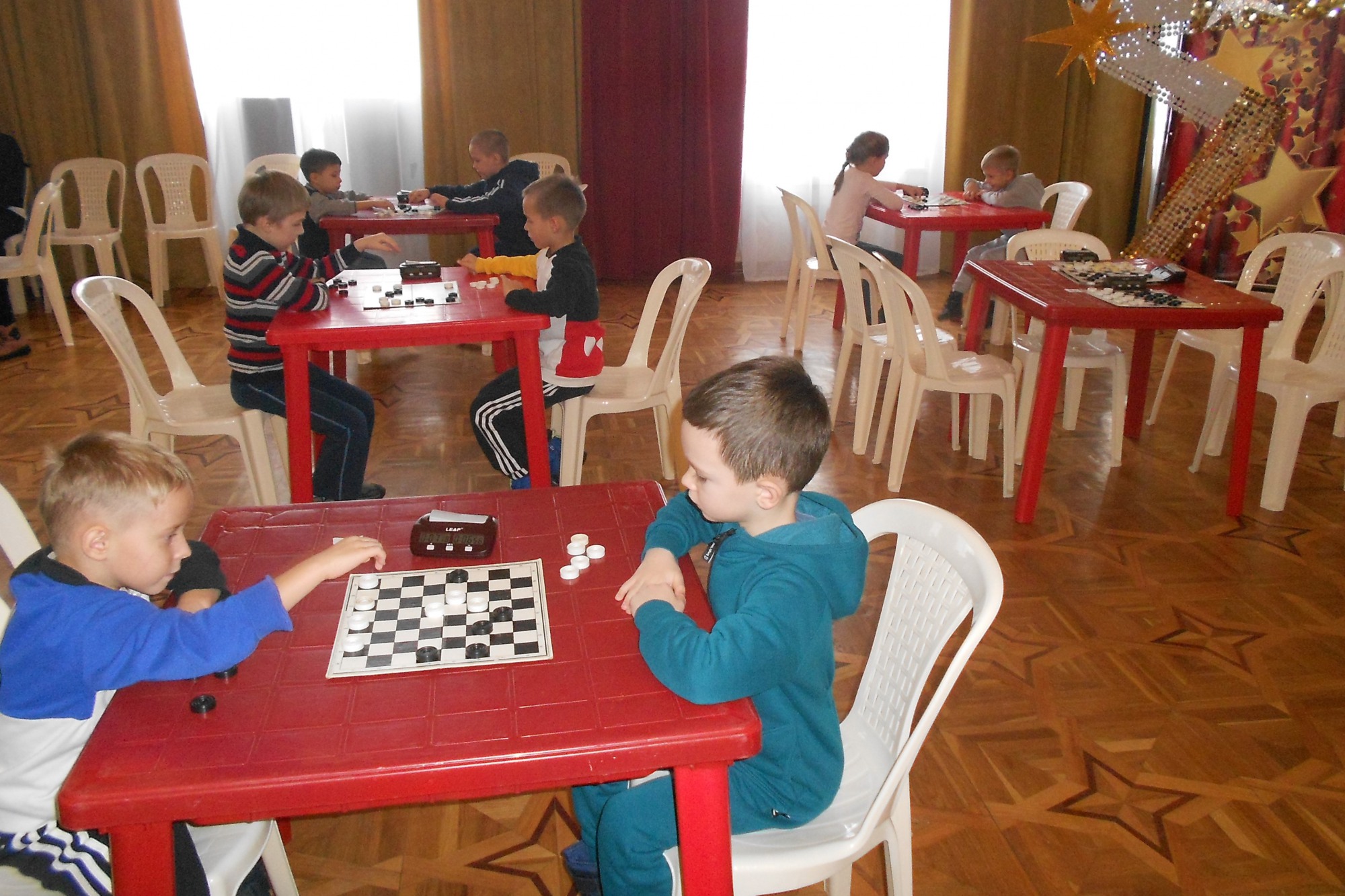 Детсадовцы сразились на первенстве округа по шашкам
