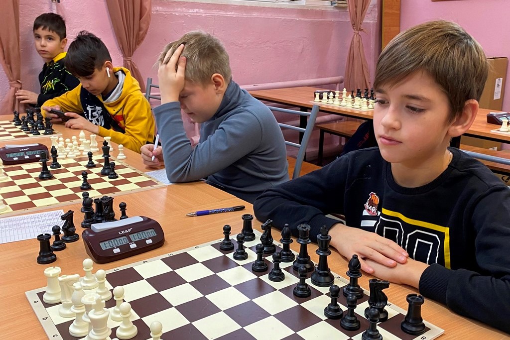 Шахматы на каникулах — кто стал призёром турнира среди школьников