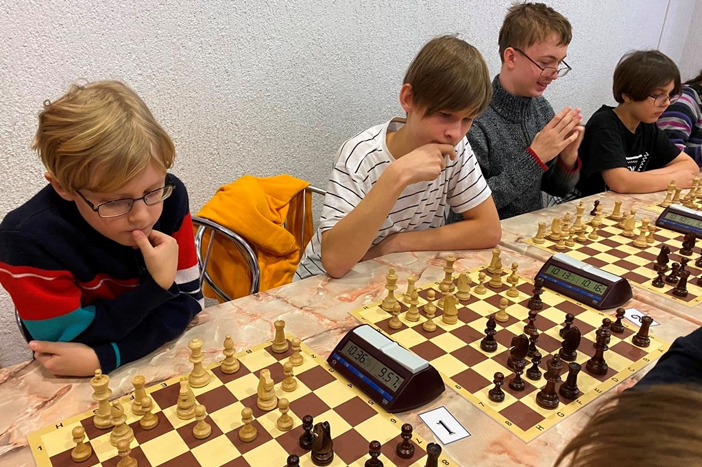 Школа № 9 победила в командном первенстве по шахматам
