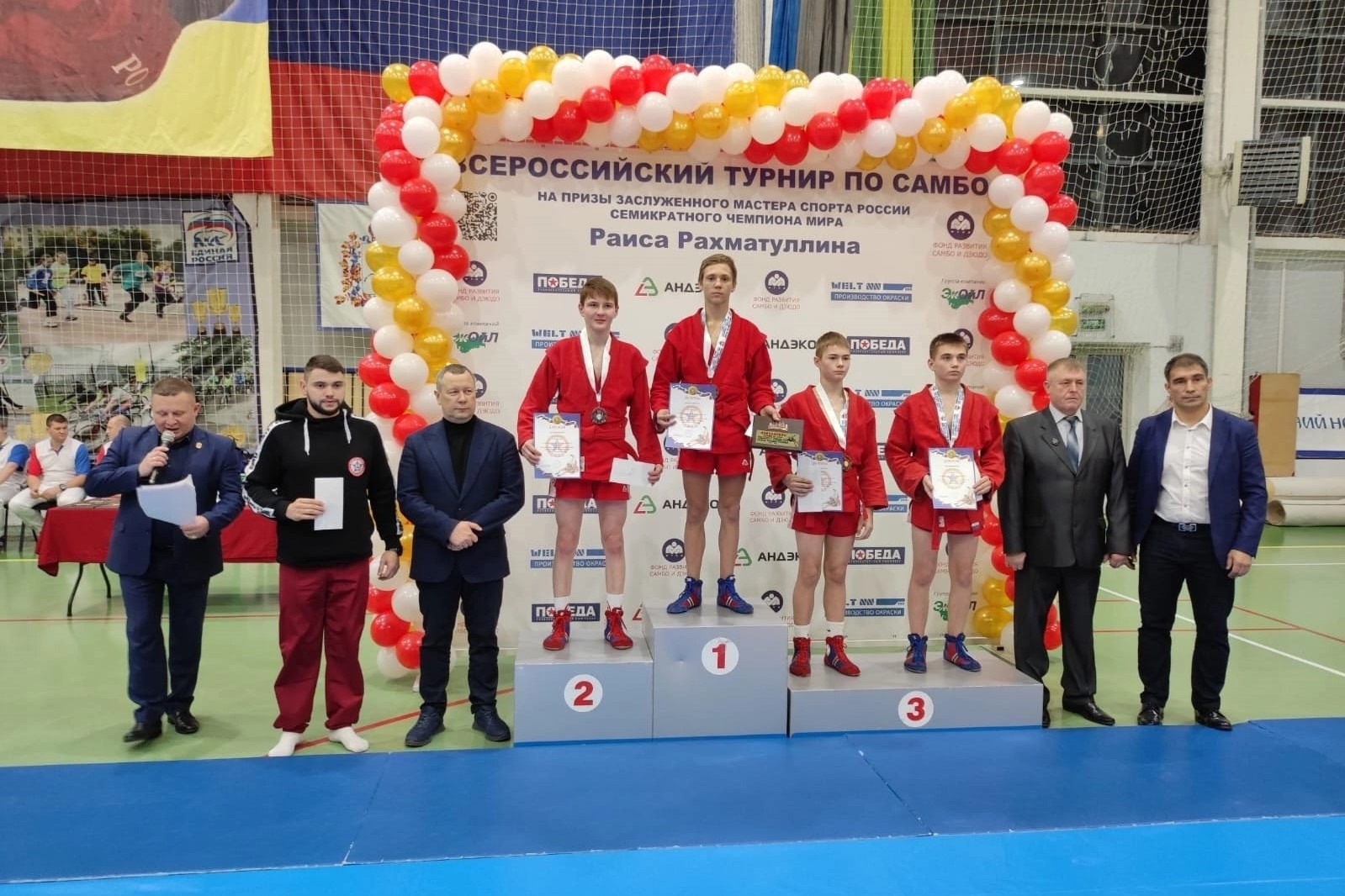 Девятов, Михеев и Шашкин выиграли комплект медалей по самбо