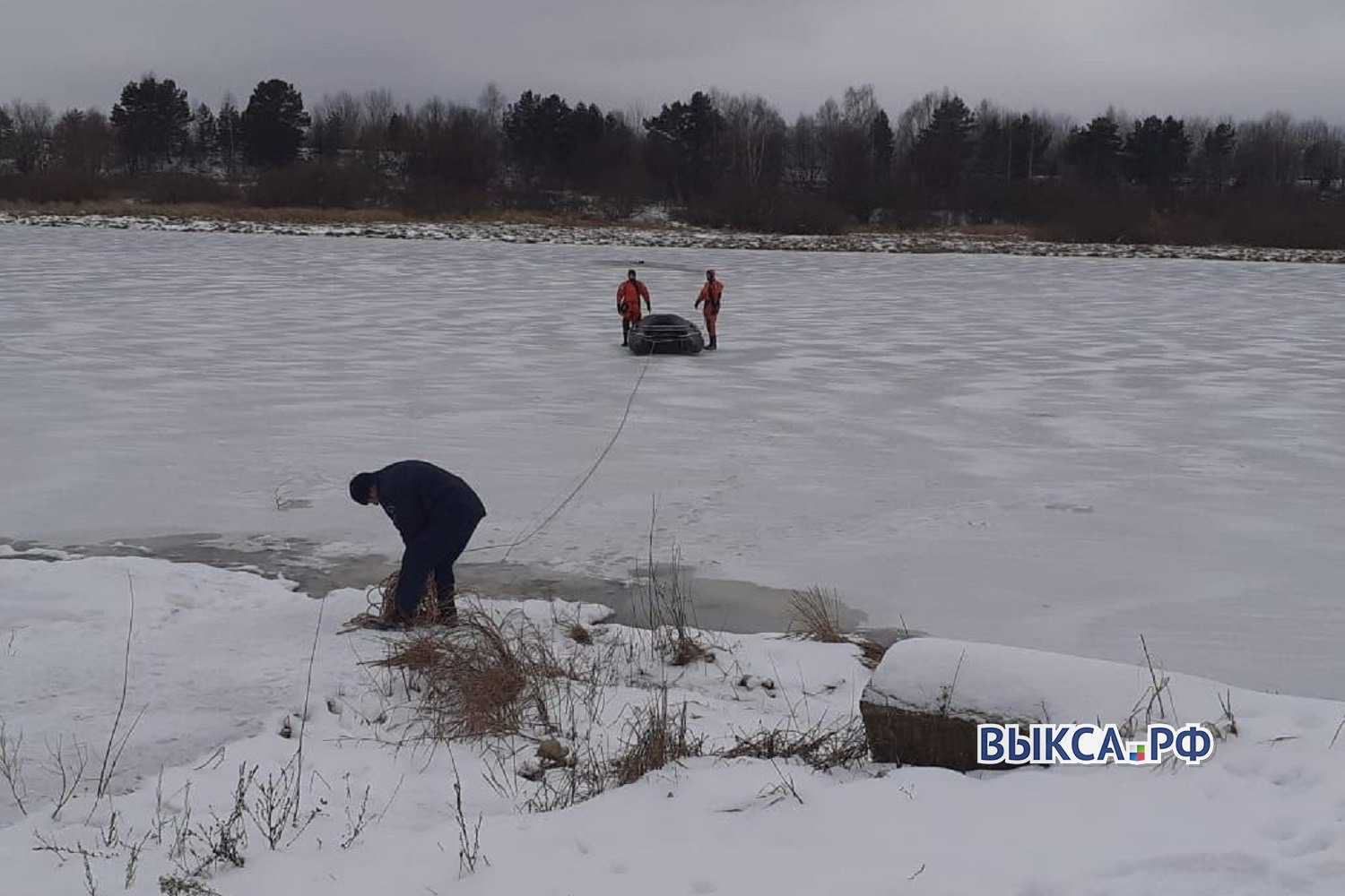 Рыбак провалился под лёд и утонул