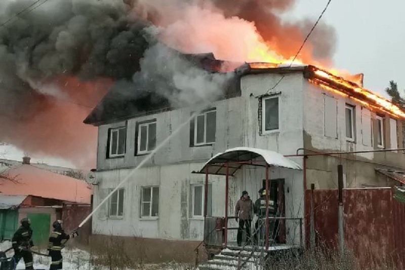 Пожар лишил дома семью из шести человек