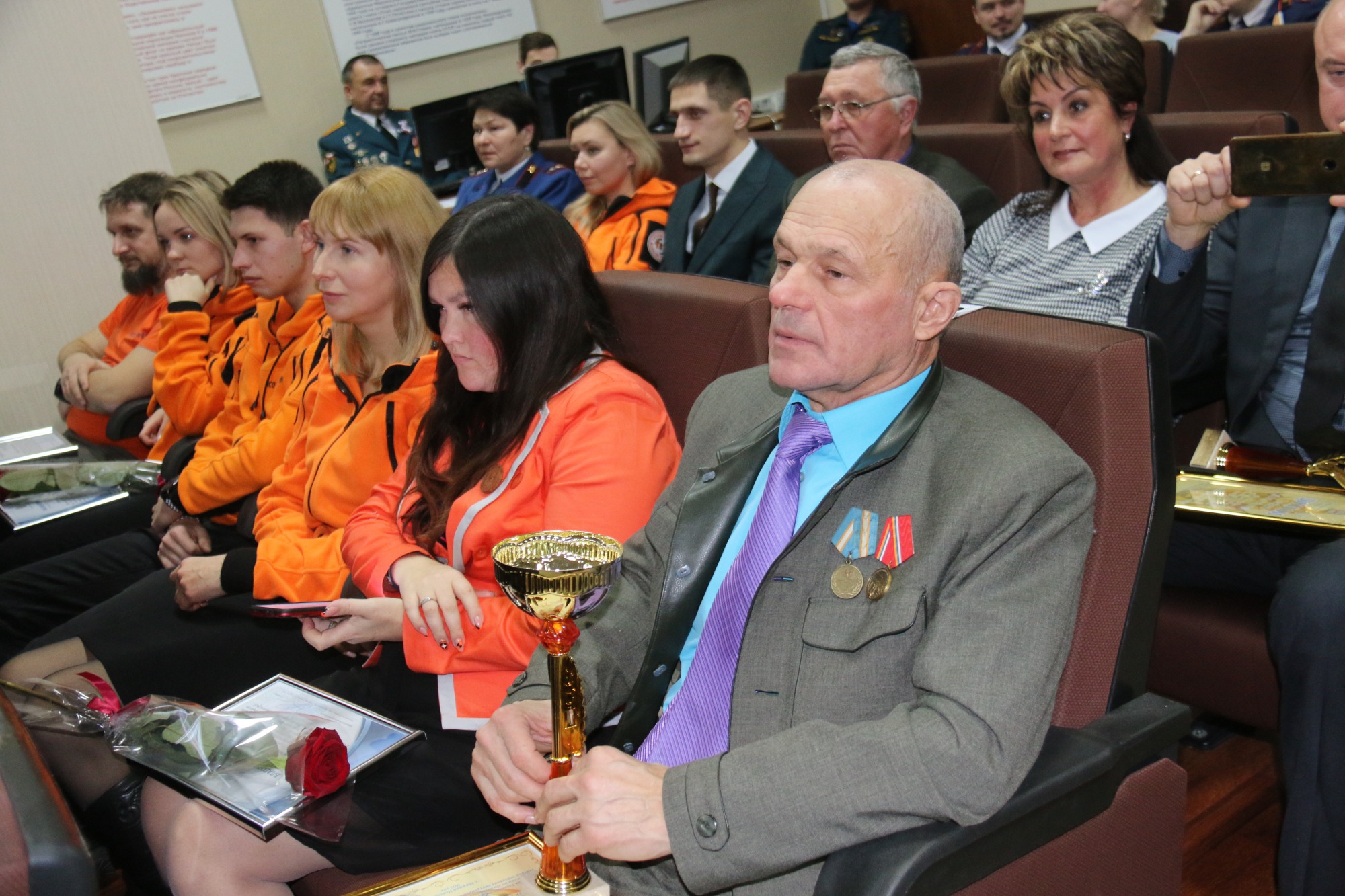 Анатолия Окладникова наградили как лучшего добровольного пожарного области