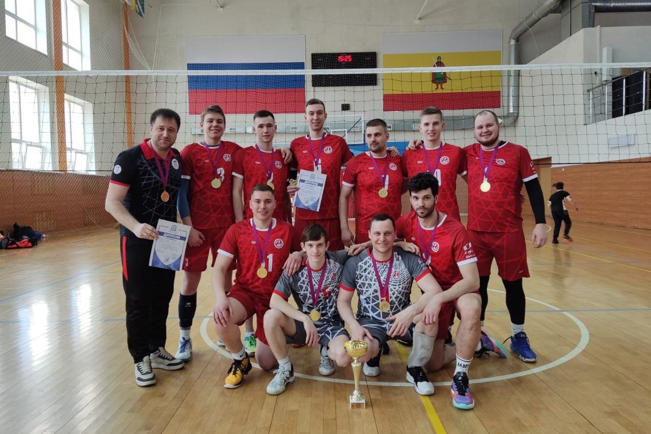 «Металлург» впервые выиграл чемпионат области по волейболу