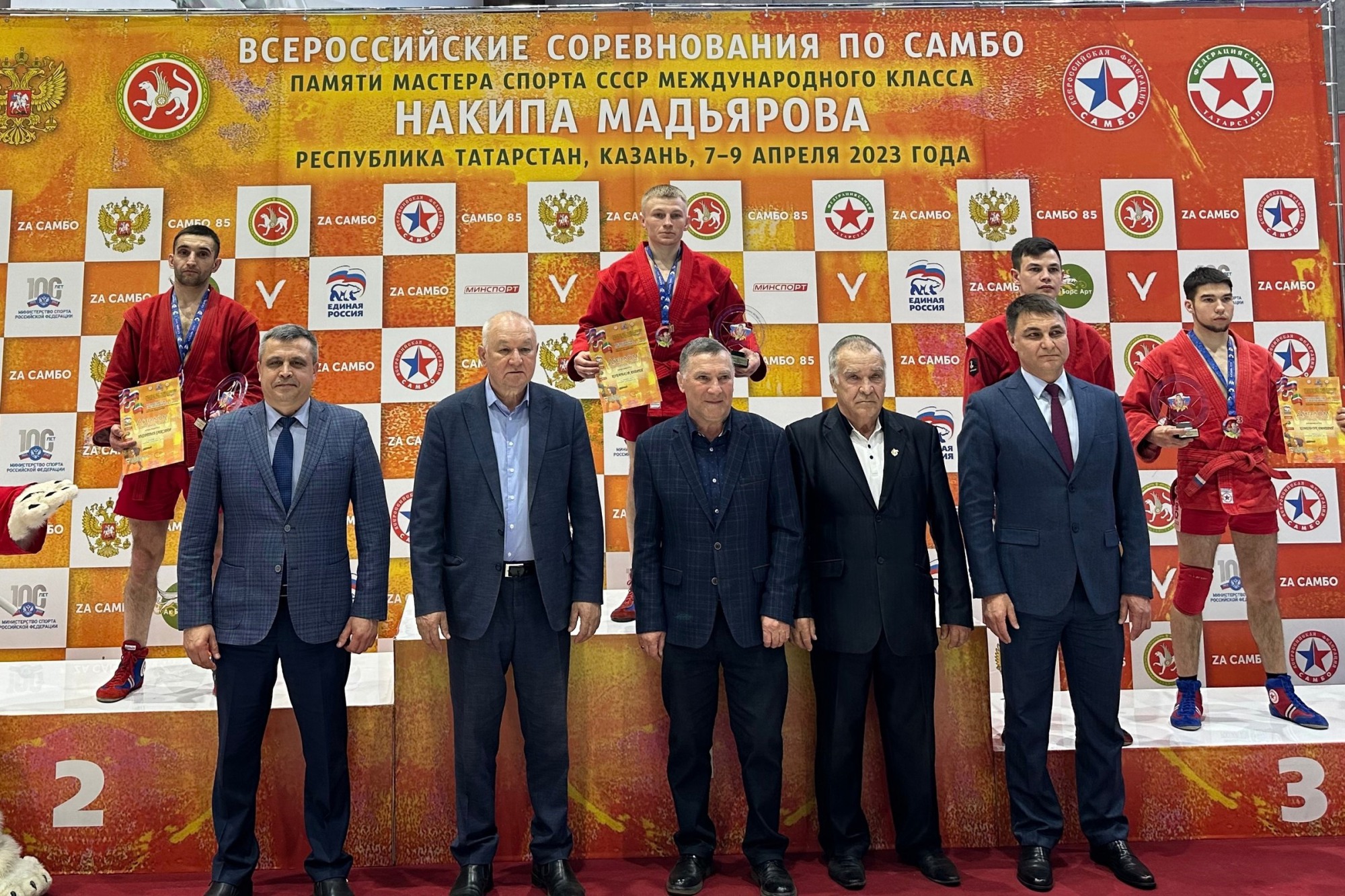 Самбисты Андрей Кубарьков и Андрей Корнеев взяли золото и серебро в Казани
