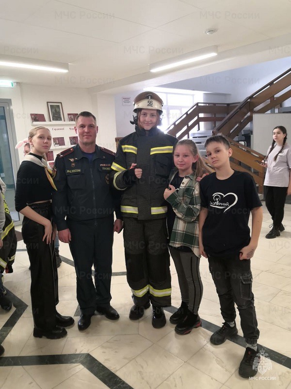 Для юных пожарных организовали учебные сборы в «Лазурном»