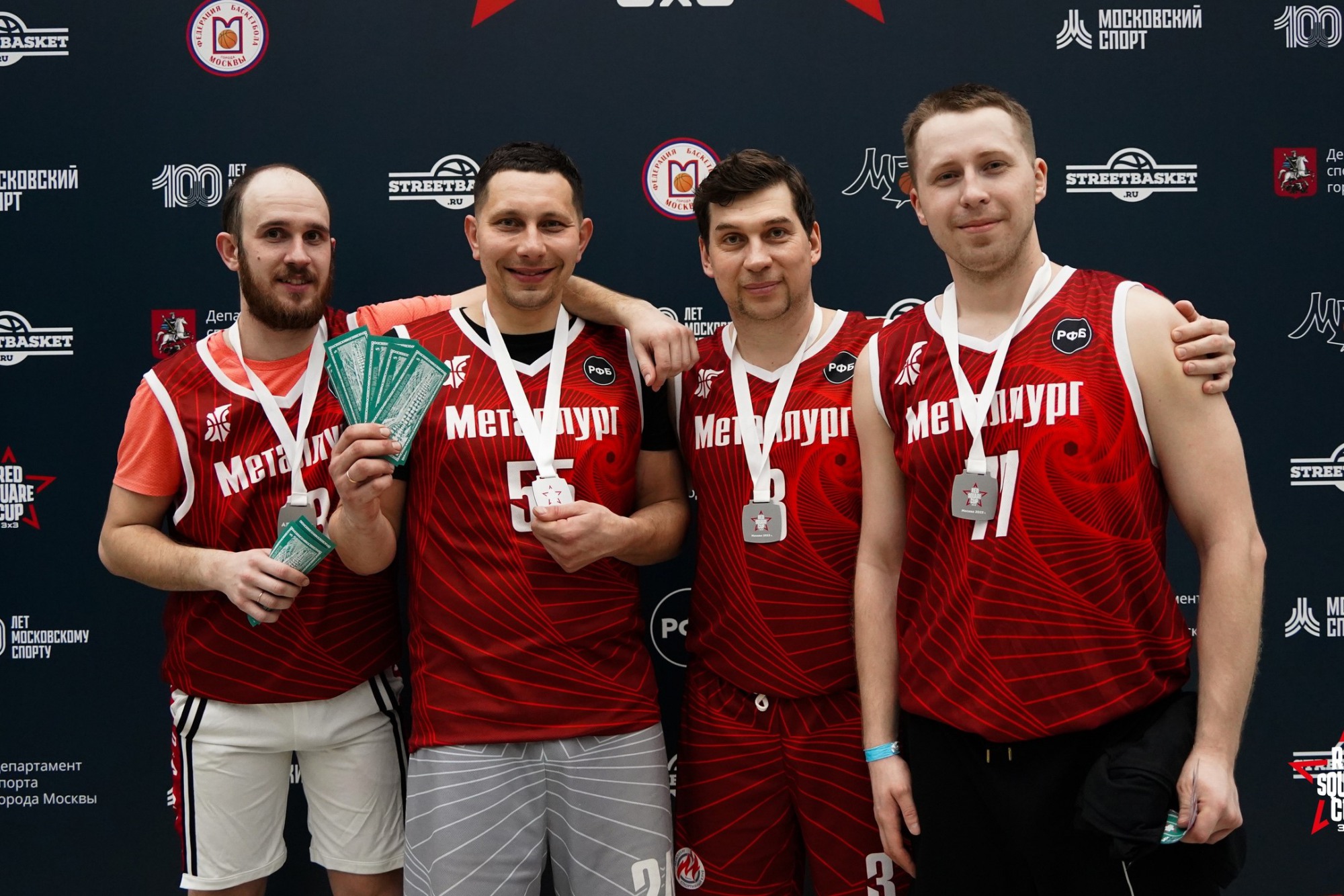 «Металлург» стал серебряным призёром стритбольного турнира Red Square Cup