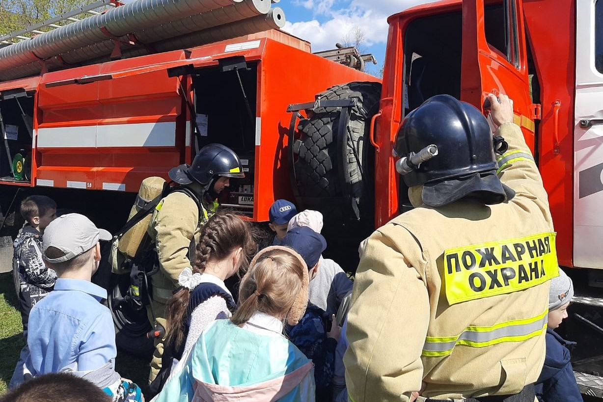Почти 600 человек эвакуировали во время пожарных учений в школе № 11