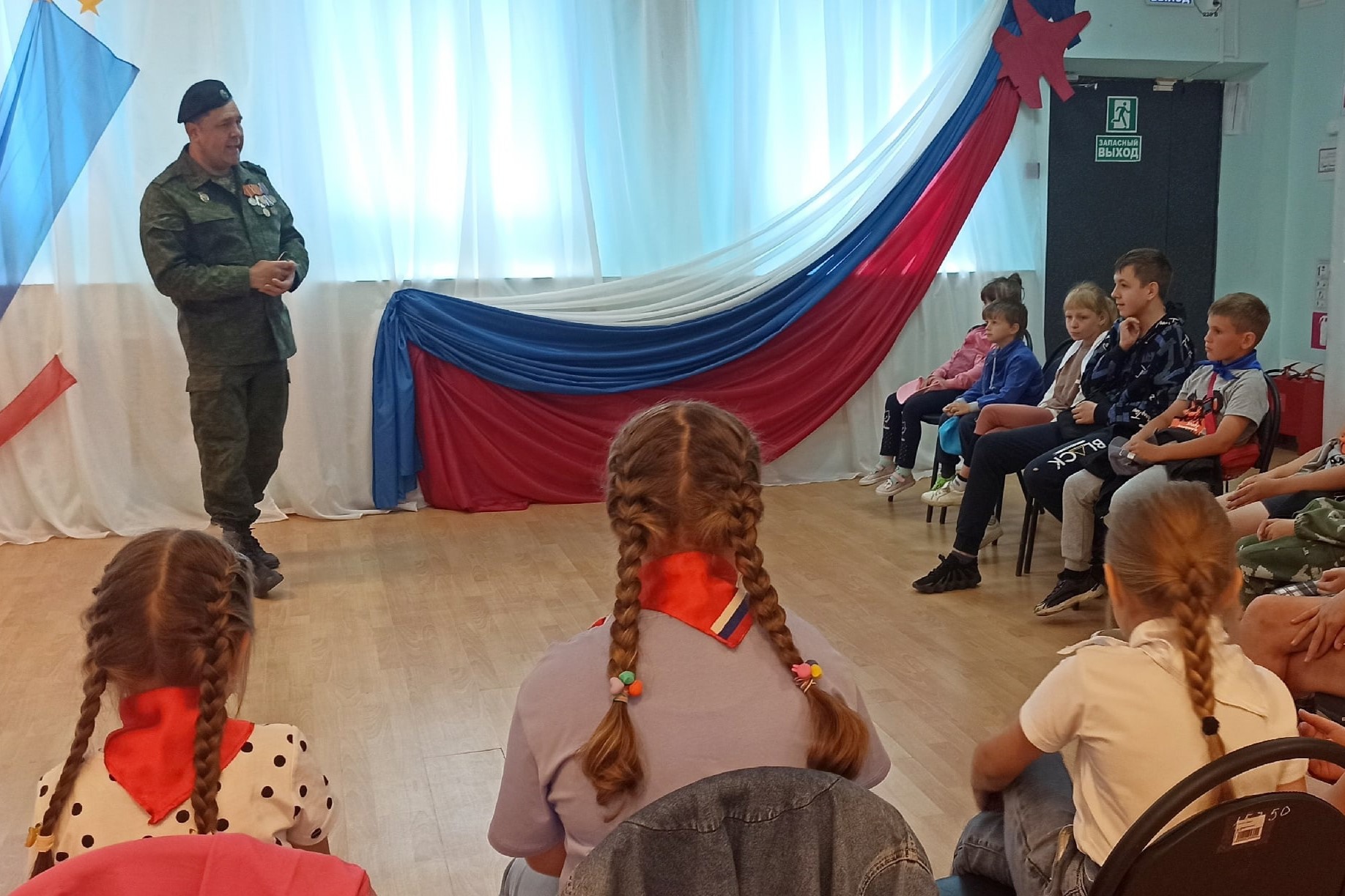«Юные патриоты России» встретились с капитаном запаса Сергеем Позолотиным