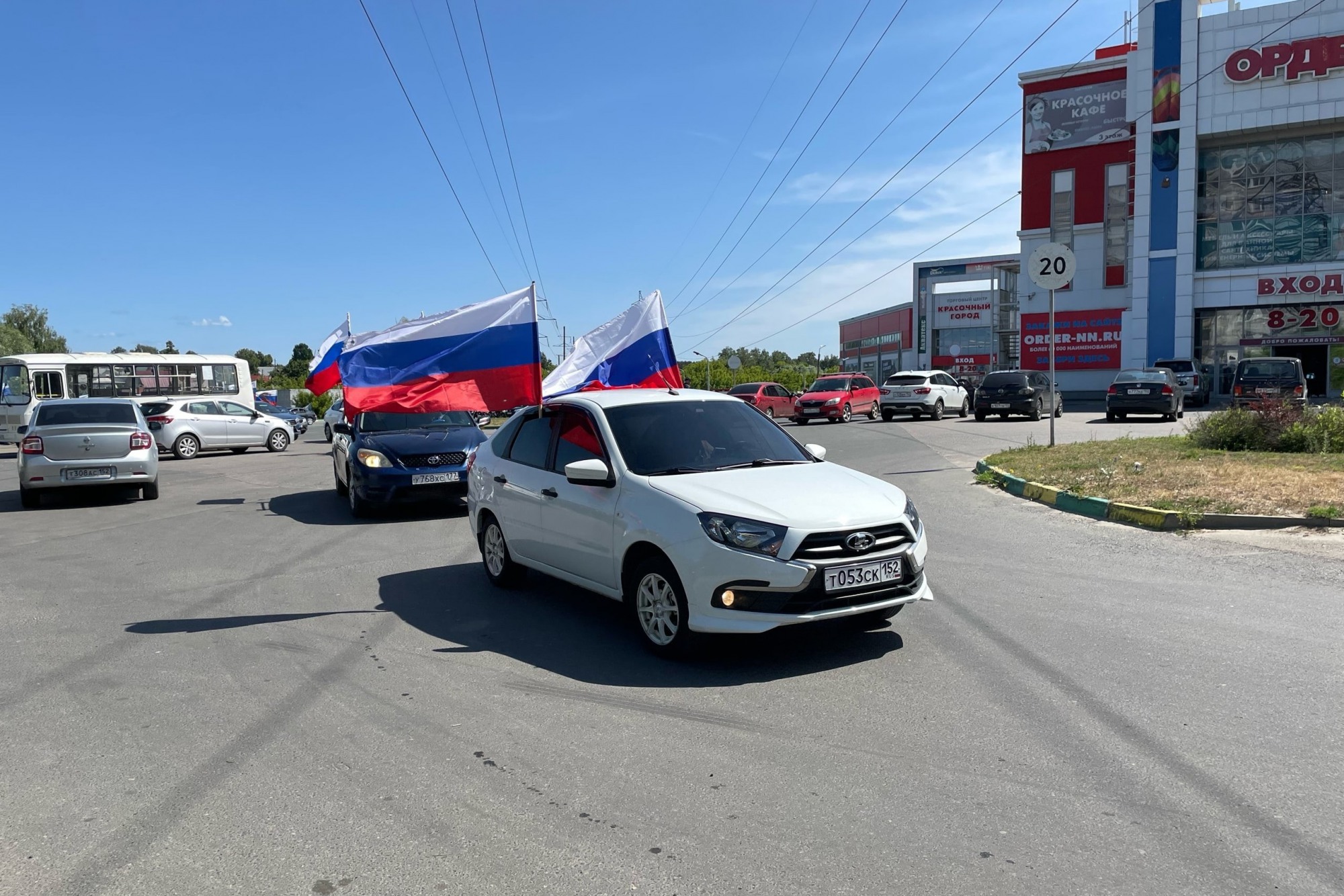 Автомобилисты и байкеры отметили День России