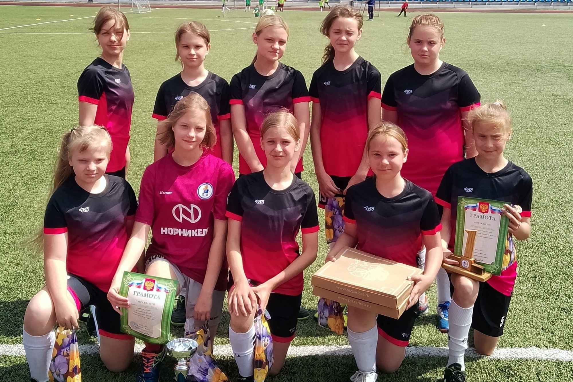 Команда «Металлург-Ника» выиграла домашний турнир по футболу