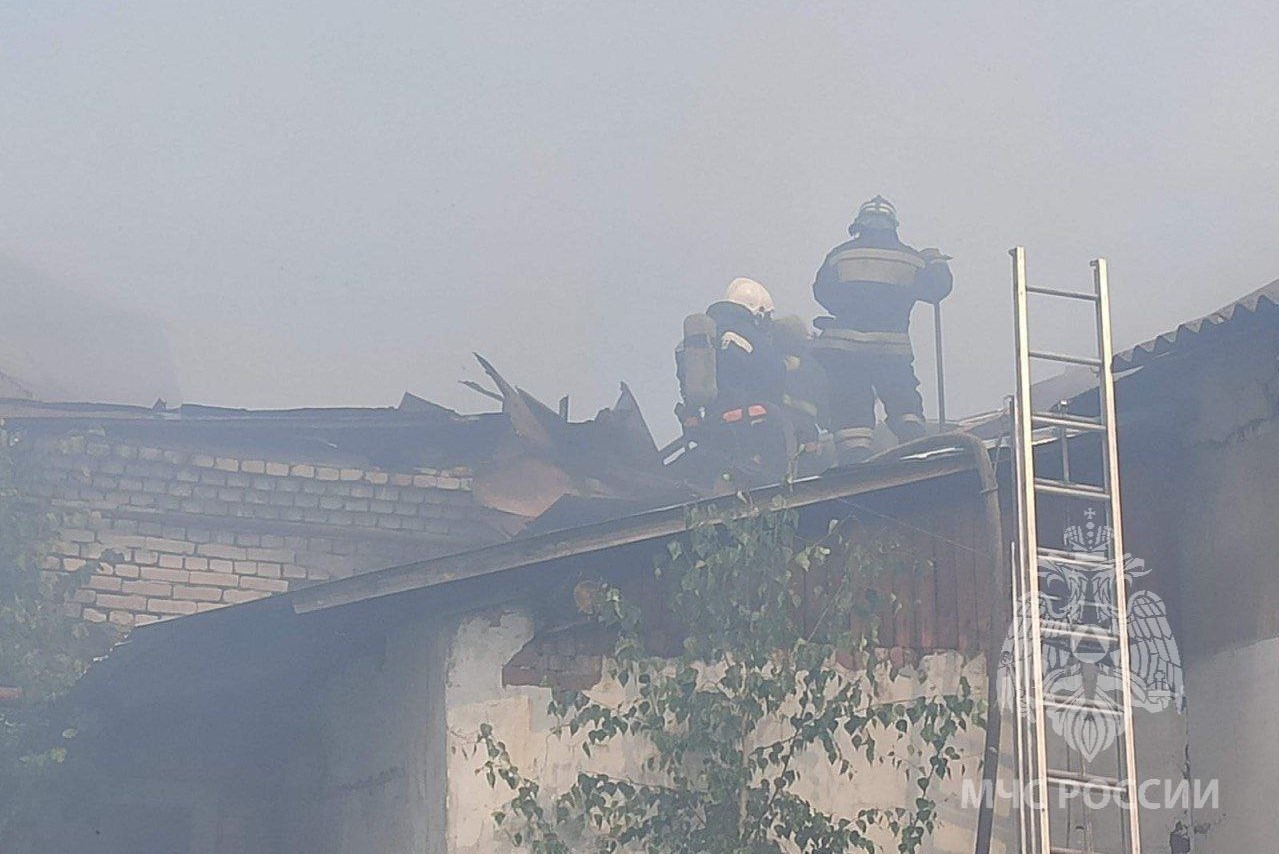 Пожар площадью 600 м² потушили на улице Спартака