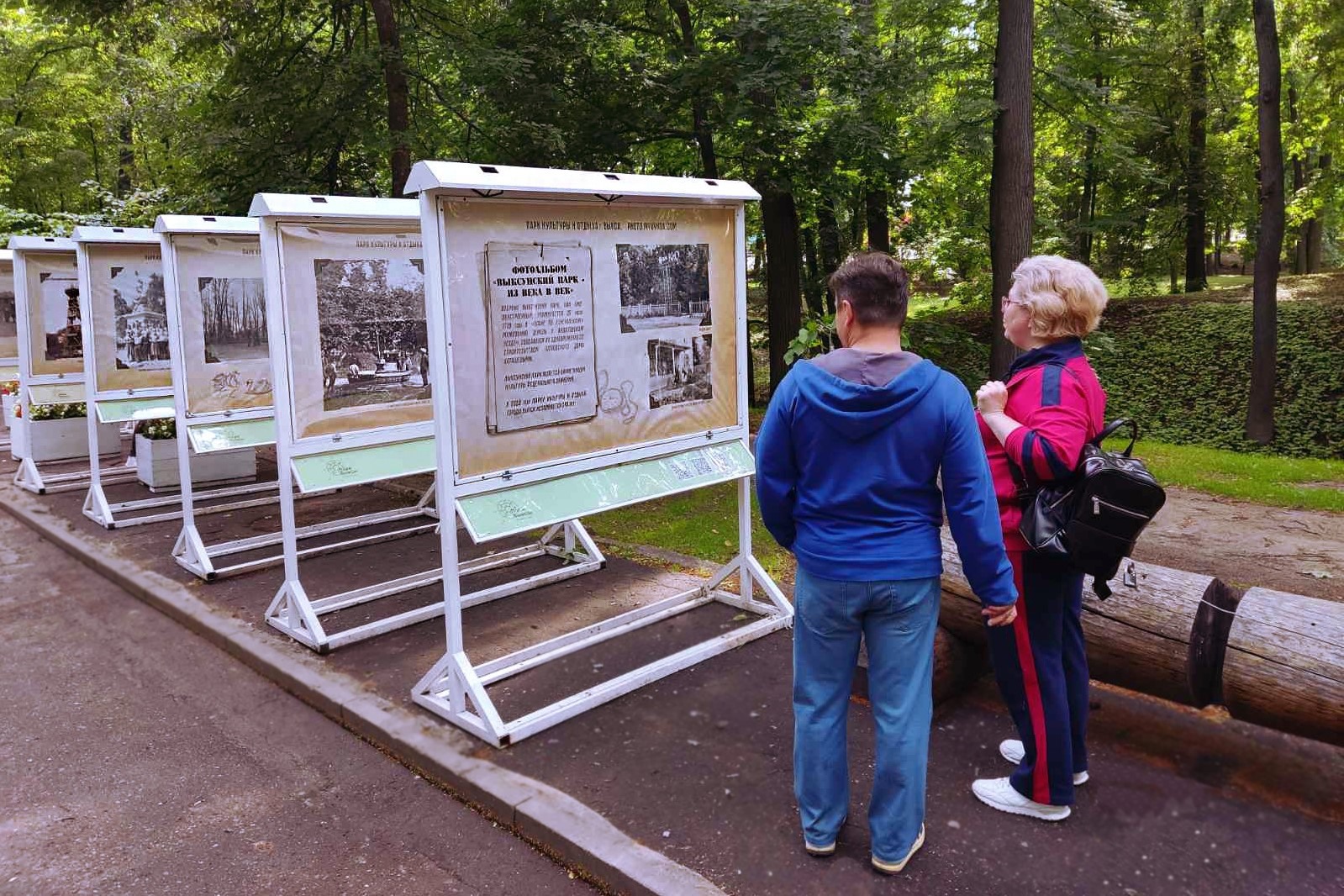 Выставка исторических фотографий открылась в парке