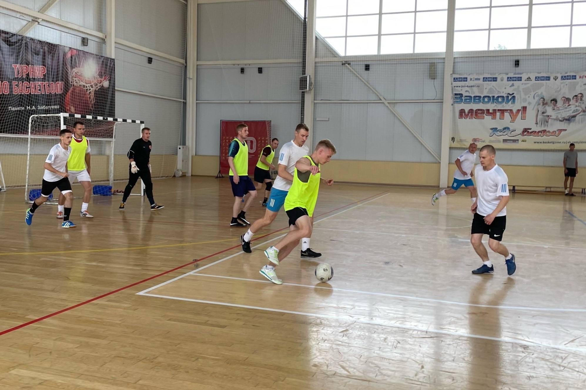 Итоги соревнований по кёрлингу и мини-футболу подвели в «Баташёв-Арене»