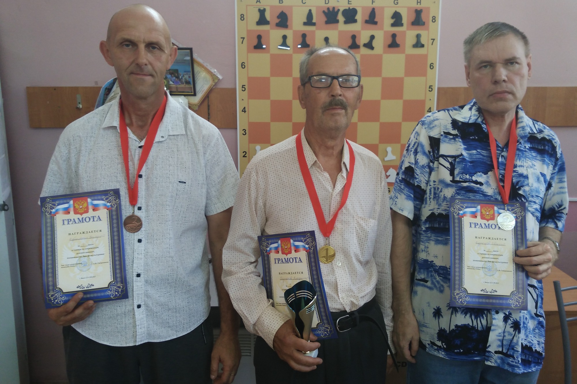 Владимир Баранов и Николь Митичева выиграли золотые медали по шашкам