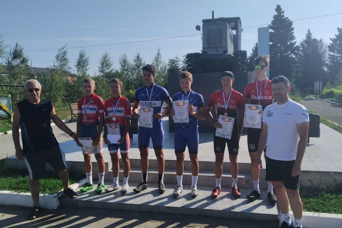 Живечков и Андрианов взяли бронзу на всероссийских соревнованиях по велоспорту