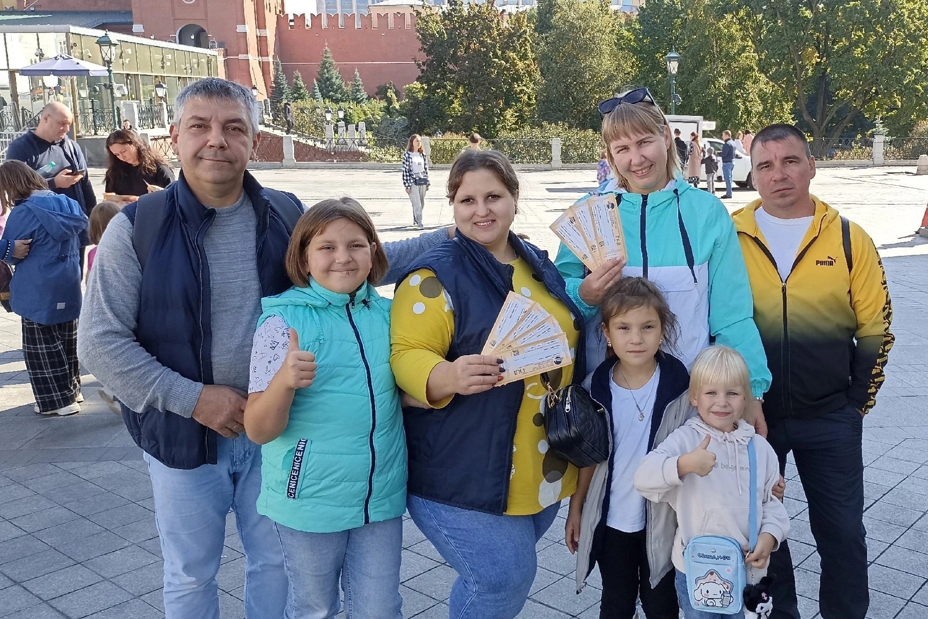 Многодетным семьям подарили билеты на спектакль в Кремле