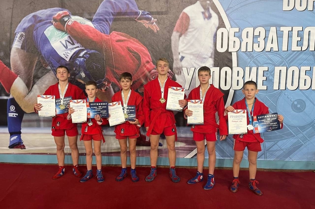 Юные самбисты вернулись с медалями из Рыбинска