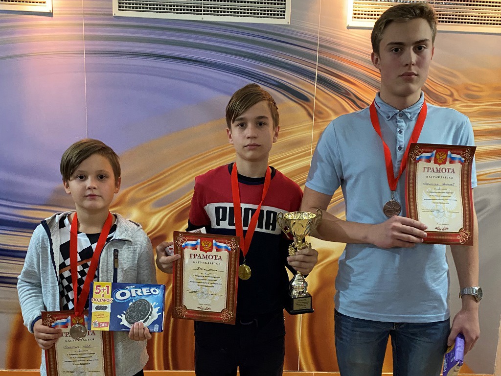 Максим Немкин выиграл шахматный турнир среди школьников