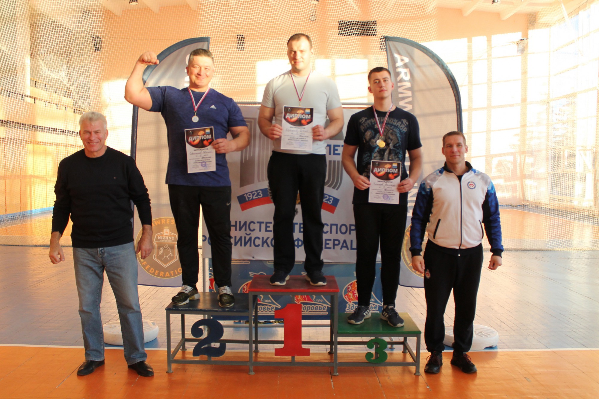 Денис Брюшков стал абсолютным победителем турнира по армрестлингу в Навашине