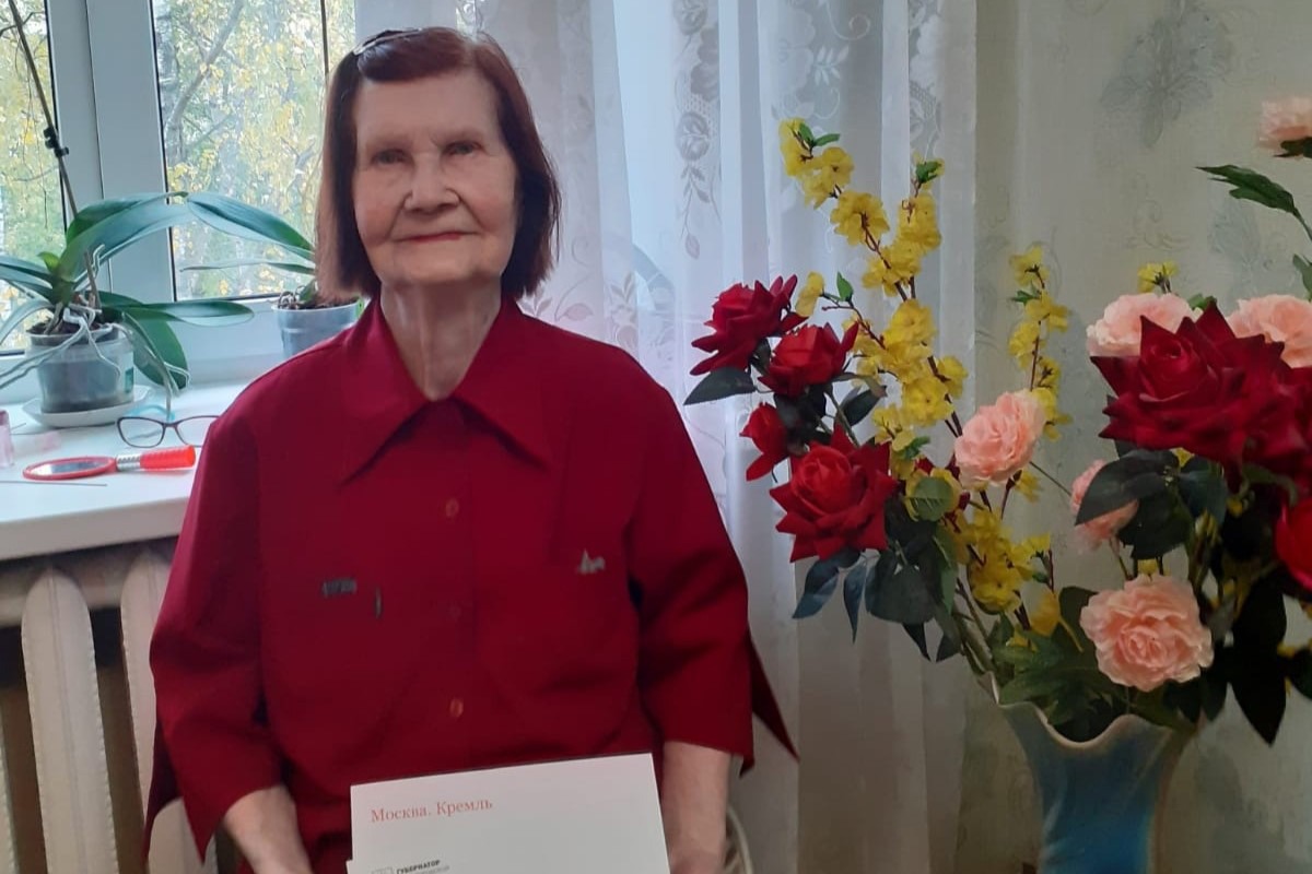 Труженица тыла Зинаида Хахарева отметила 95-летие