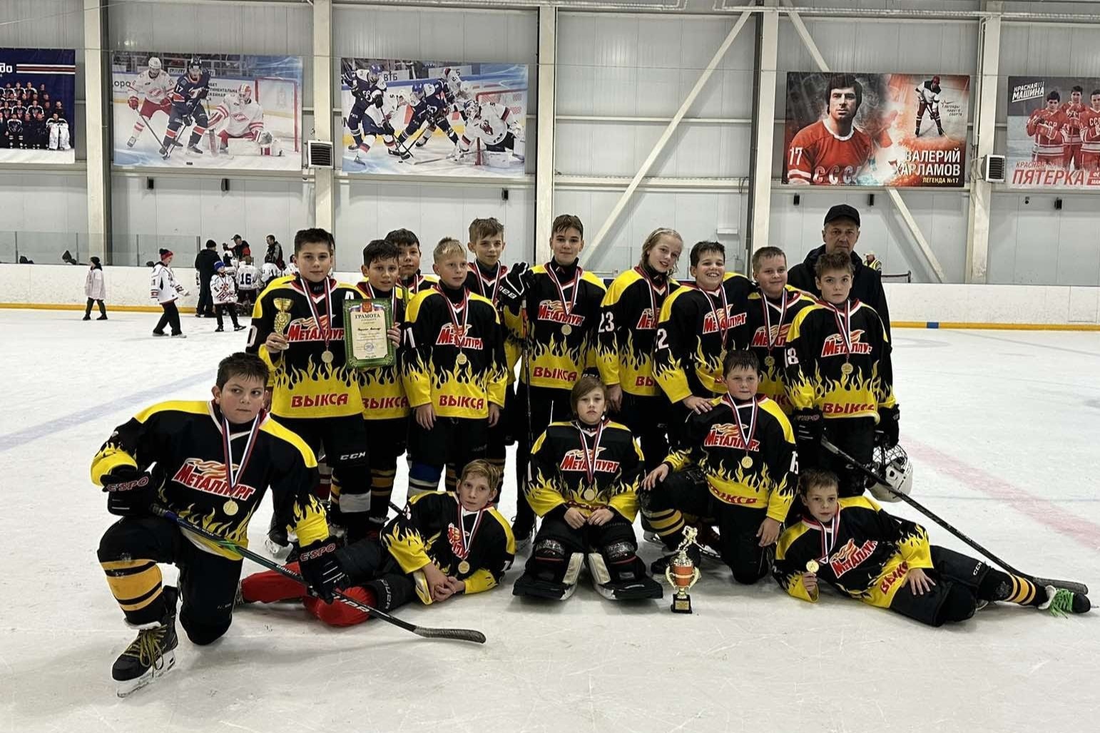 Юные хоккеисты выиграли турнир ко Дню народного единства