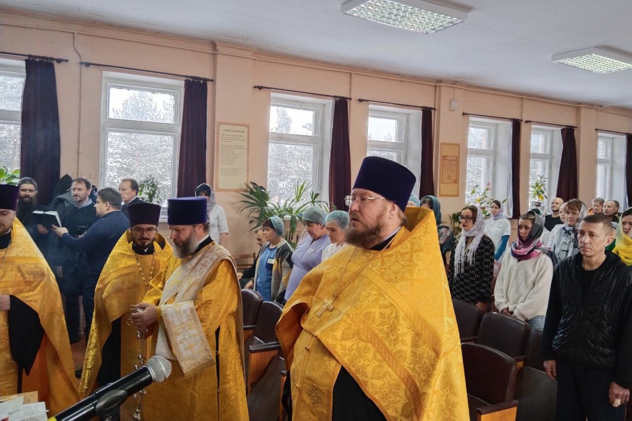 Прихожане Выксунской епархии собрали полмиллиона рублей на автоклав для военного госпиталя