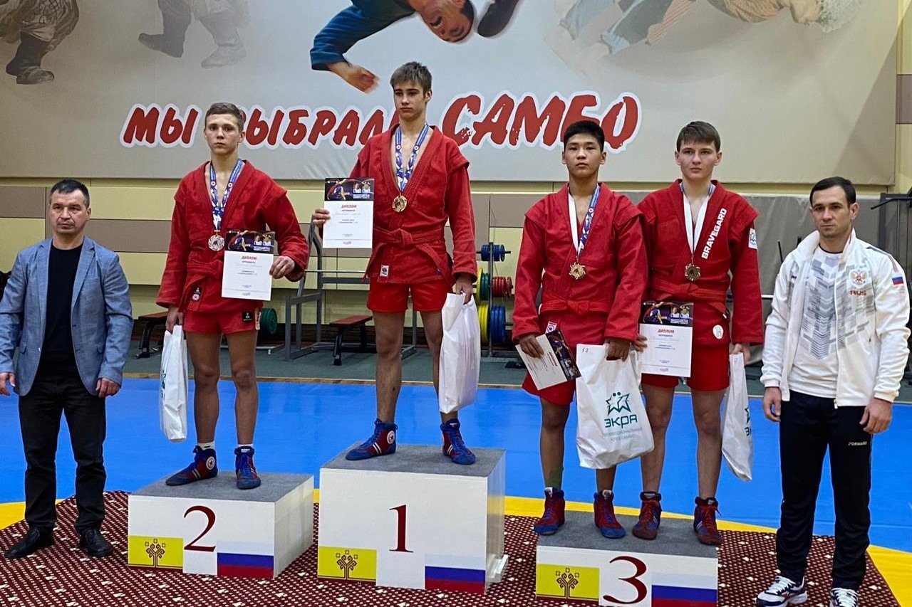 Арсений Девятов взял серебро на всероссийском турнире по самбо