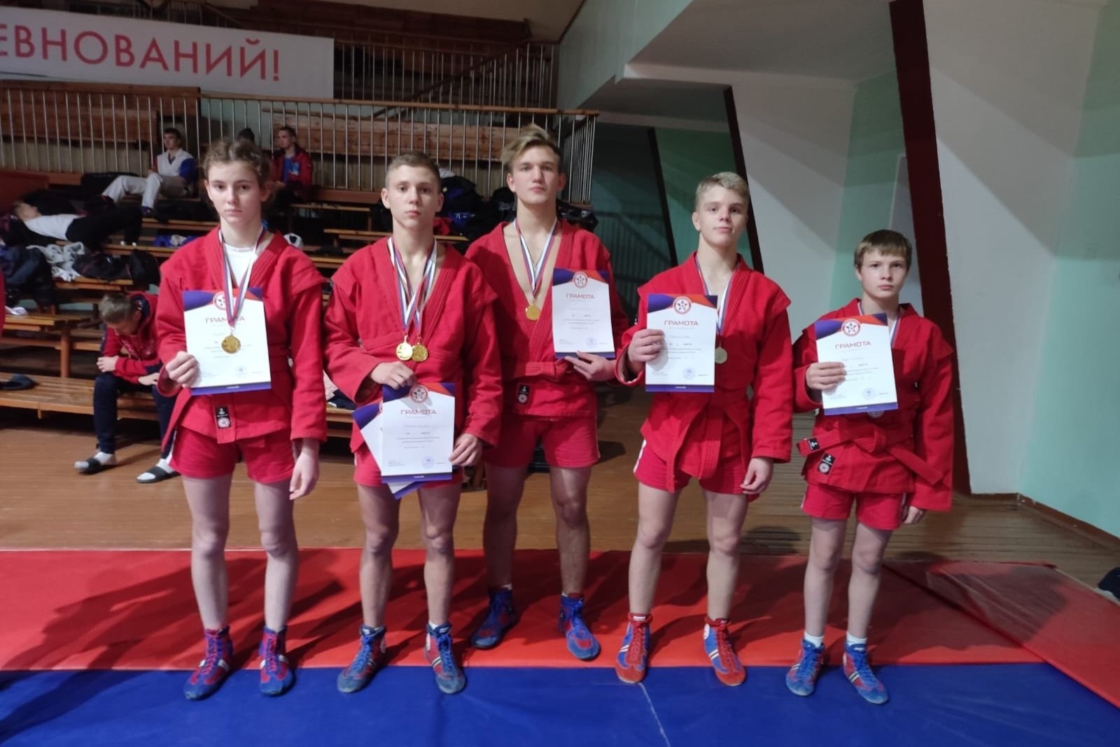Самбисты завоевали 20 медалей на чемпионате и первенстве области