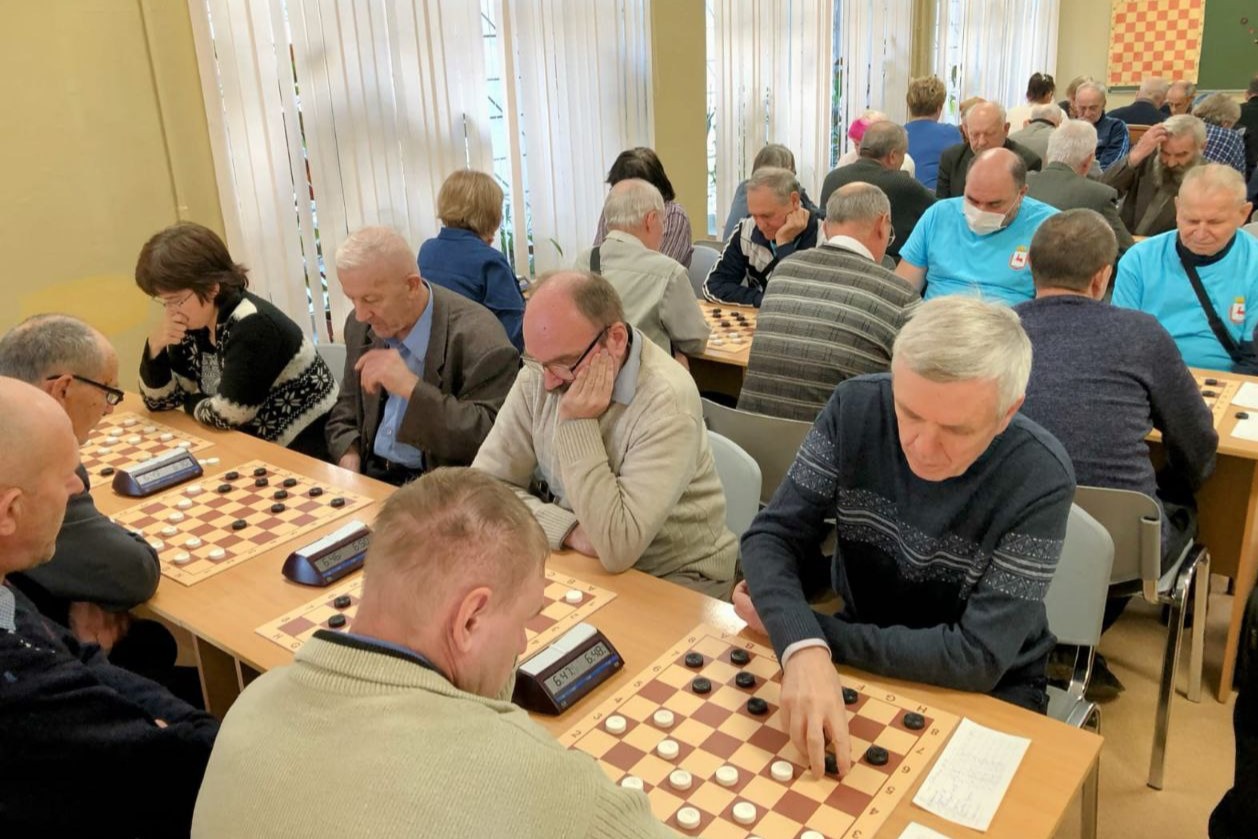 Ветеран Валерий Кубылькин стал третьим на областной спартакиаде по шашкам