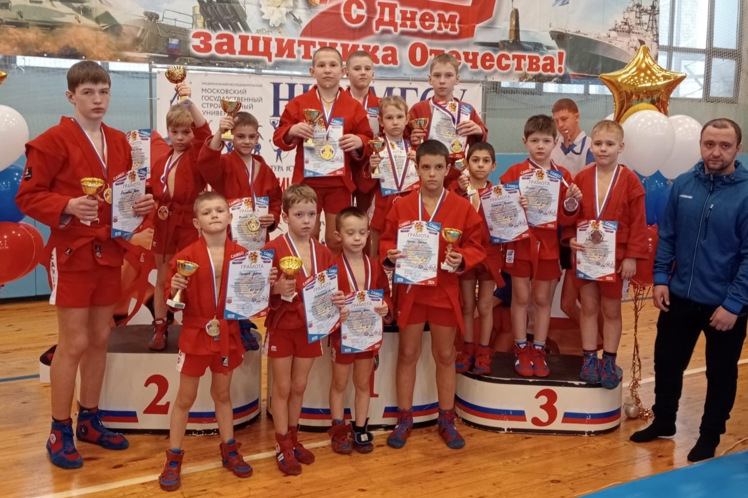 Семь побед принесли самбистам всероссийские соревнования в Москве и Калининграде