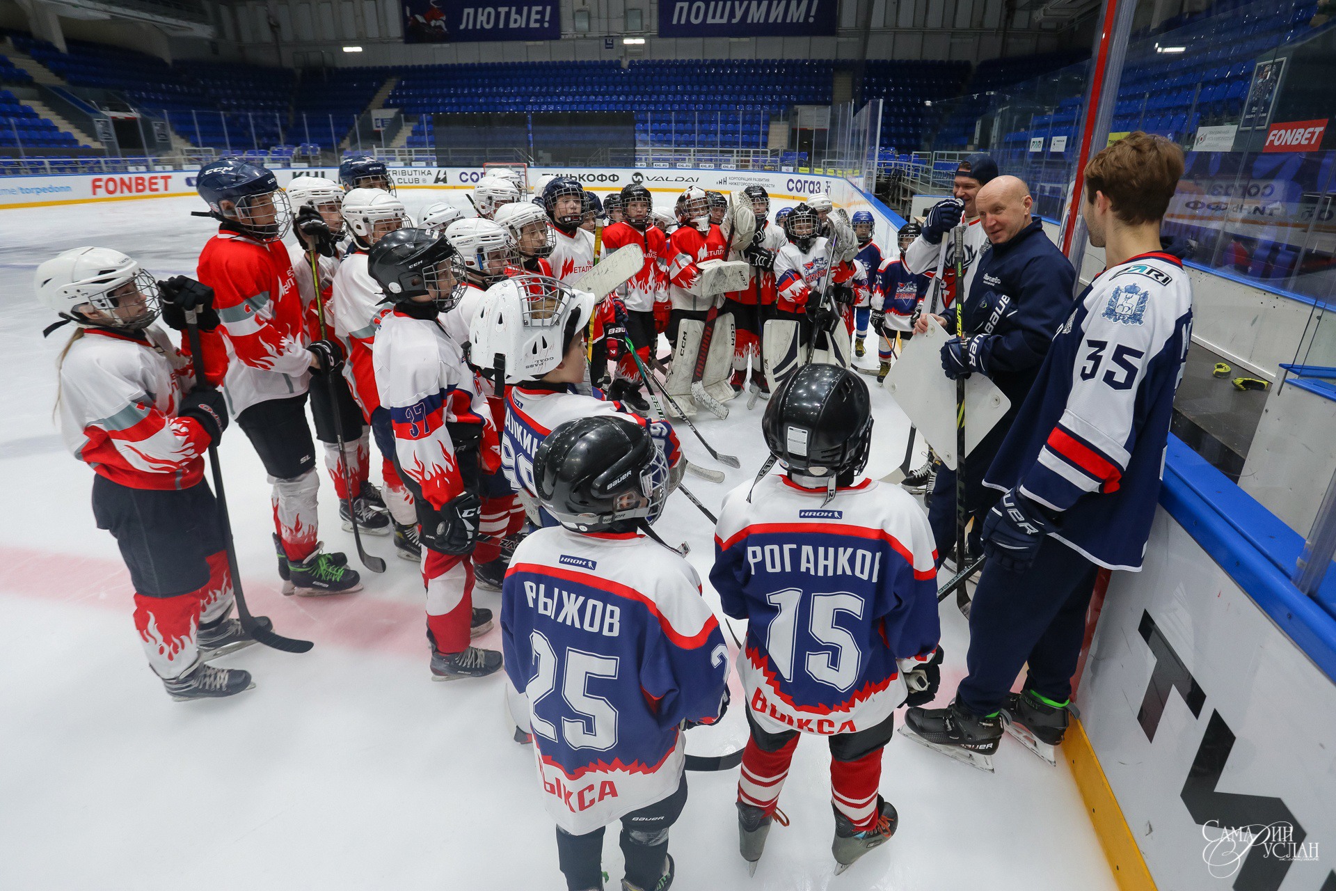 Торпедовцы поделились опытом с молодыми хоккеистами из Выксы