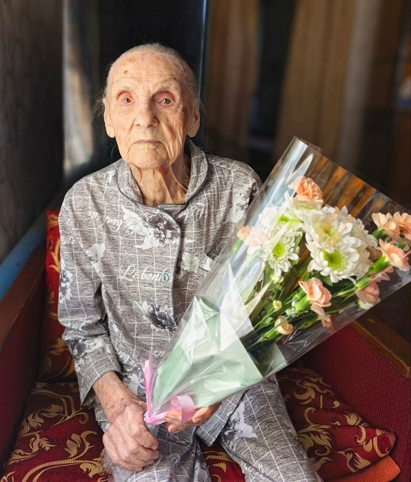 Ветерана Елену Рогову поздравили с 103-летием