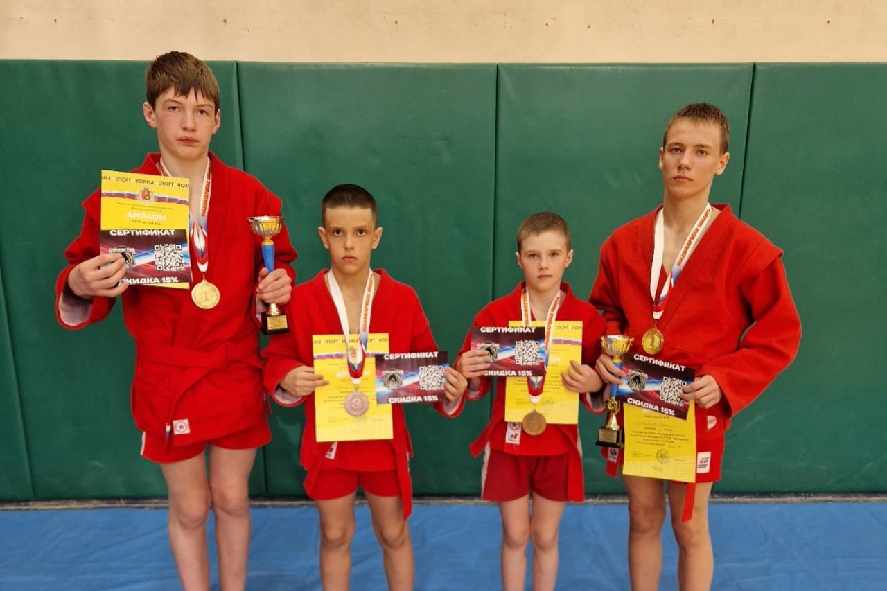 Юные самбисты выиграли семь медалей во Владимире