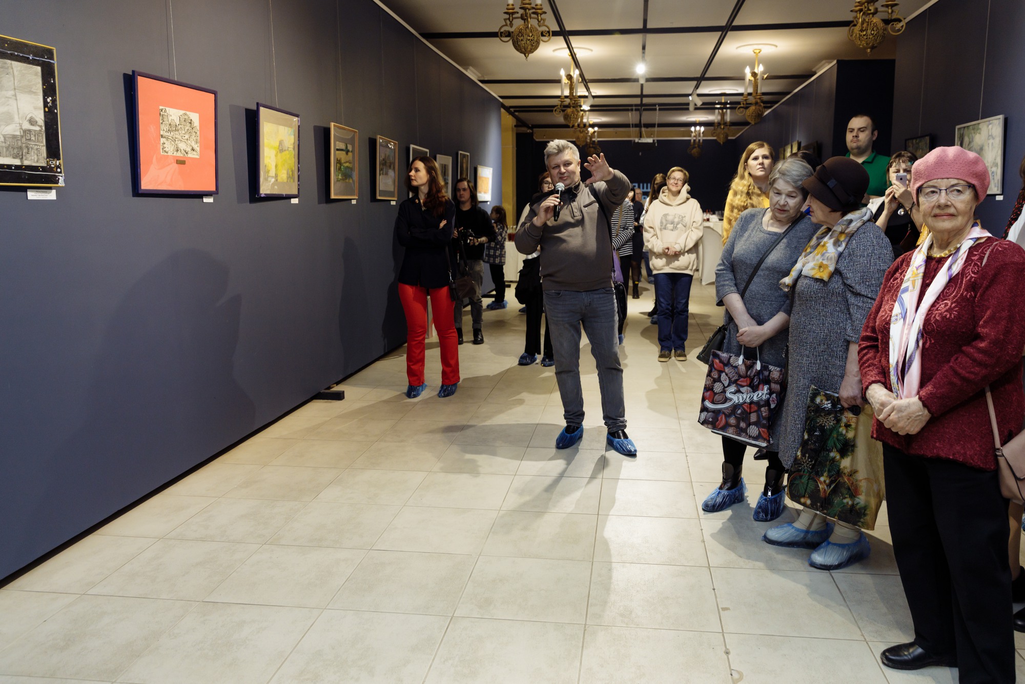Нижегородские художники открыли выставку «Посвящение Выксе»