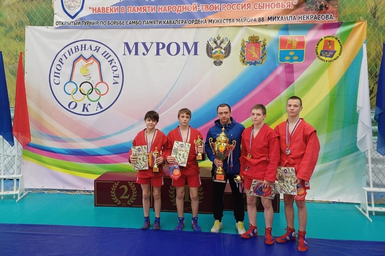 Самбисты привезли восемь медалей из Мурома